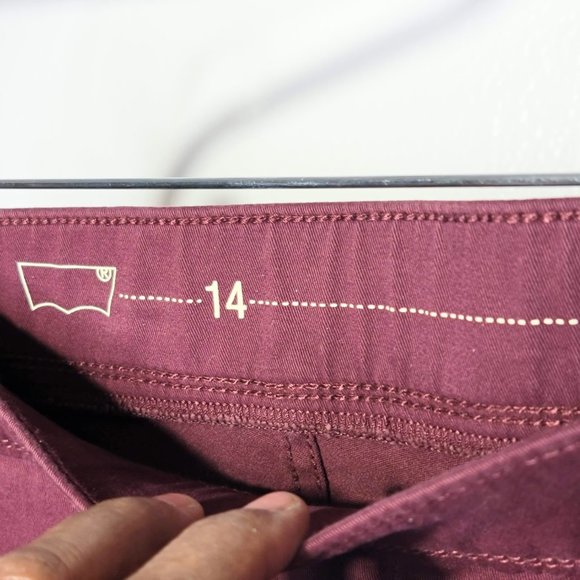 Levi's Women's Burgundy Elastic Waist Jeggings Size 14M - Picture 3 of 12